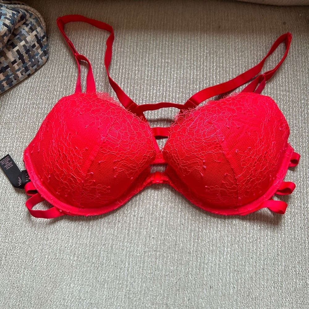 Victoria’s Secret Lace “Very Sexy Push-up” Bra